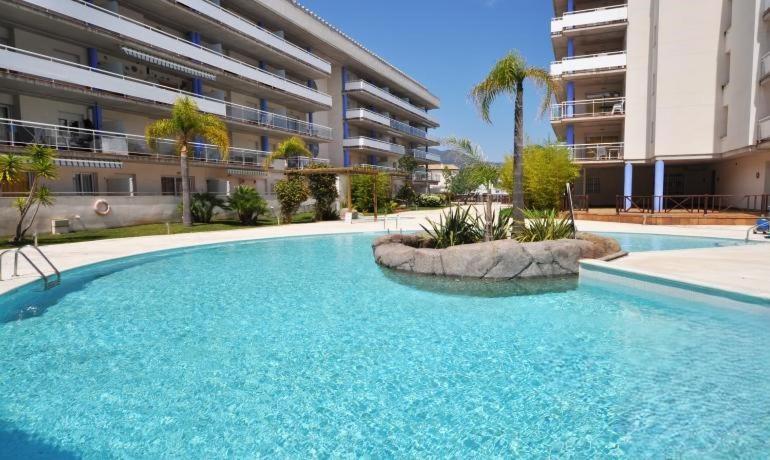 Con Plaza De Parking Y Piscina Comunitaria Apartment